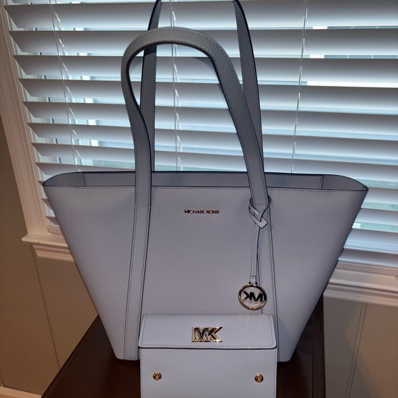 Michael Kors Sky Blue Tote and Wallet Set - Picture 6 of 6
